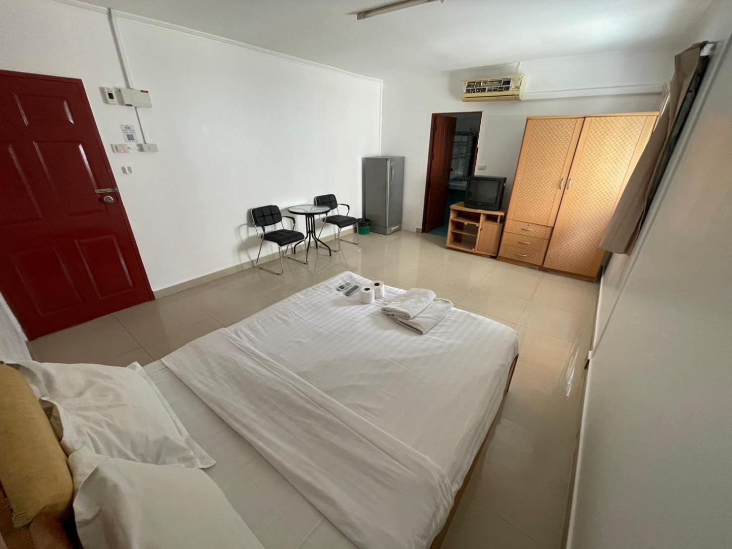 Malee Guesthouse And Restaurant Pattaja Kültér fotó